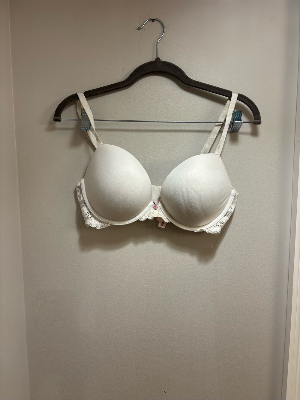 Victoria's Secret Ivory Lace Push-Up Bra